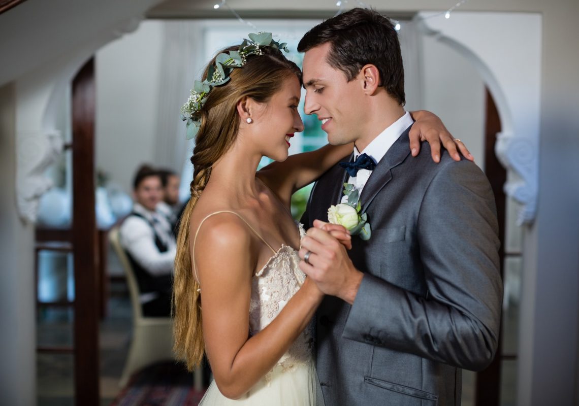 wedding-couple-dancing-in-hall.jpg